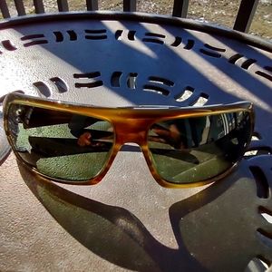 Oliver Peoples, Designer sunglasses